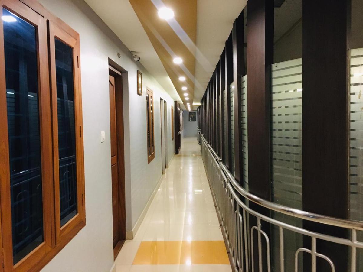 Perintalmanna Mp Residancy酒店 外观 照片