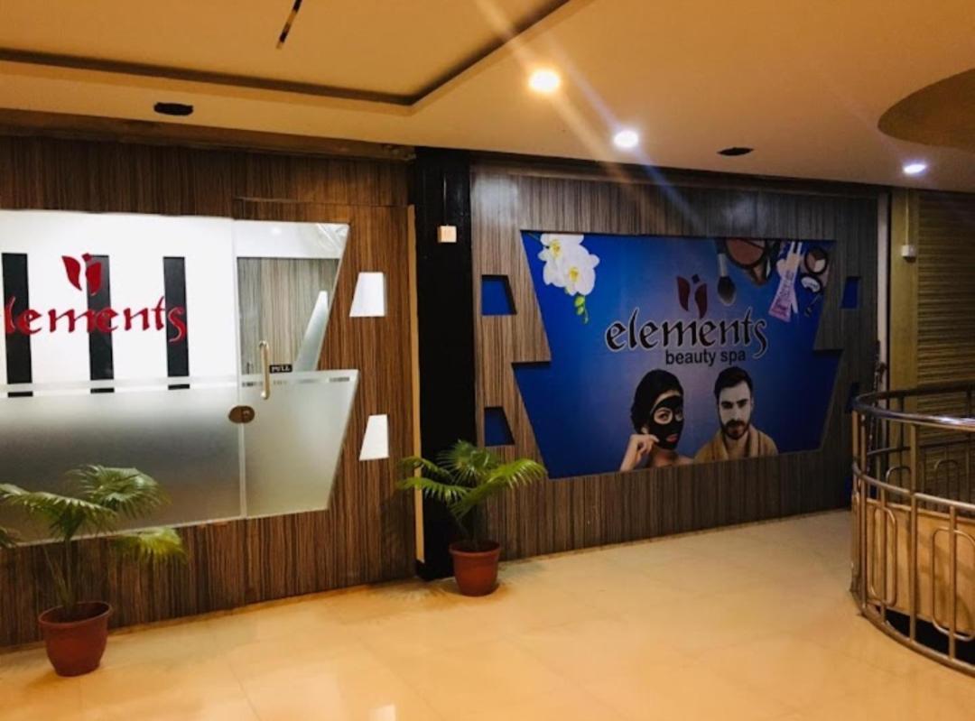 Perintalmanna Mp Residancy酒店 外观 照片