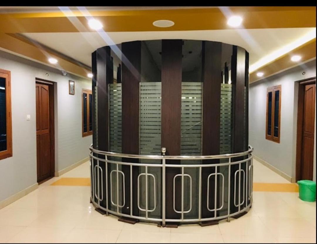 Perintalmanna Mp Residancy酒店 外观 照片